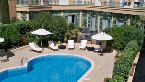 Grand Hôtel Roi René Aix piscine