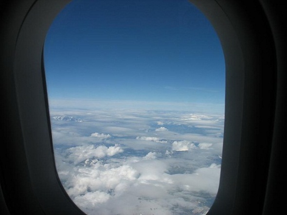 Resultado de imagem para janela vendo o céu e nuvens