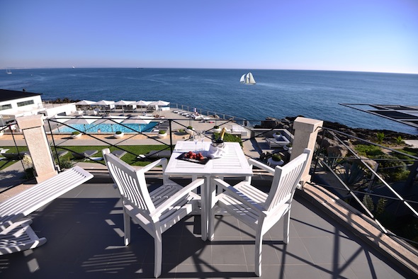 Farol Design Hotel Cascais Portugal petit déjeuner vue sur la mer By KomingUP