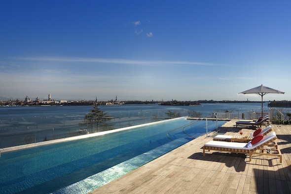 JW_Marriott_Venice_Resort_&_Spa_Venise_Italie_Palace_hotel_de_luxe_Rooftop_infinity_pool_by_koming_up