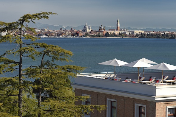 JW_Marriott_Venice_Resort_&_Spa_Venise_Italie_Palace_hotel_de_luxe_Terrace_with_view_by_koming_up