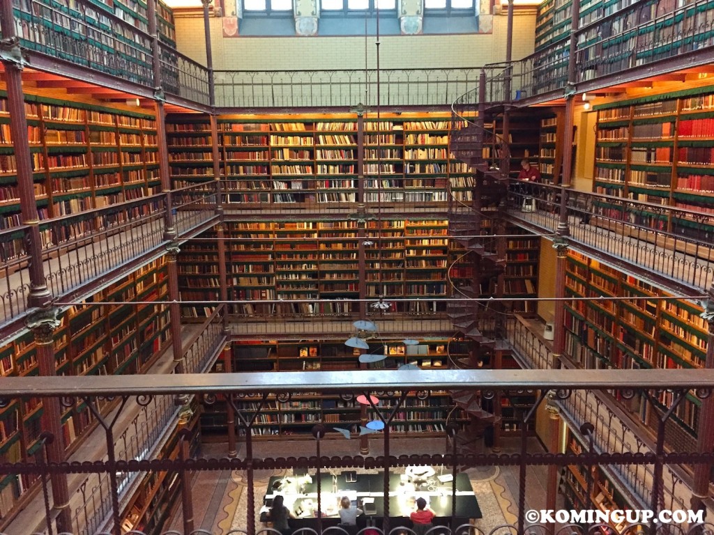 Une parisienne a Amsterdam rijksmuseum bibliotheque