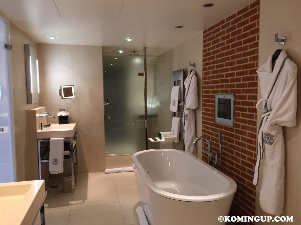 Une parisienne a Amsterdam salle de bains suite junior sofitel the grand