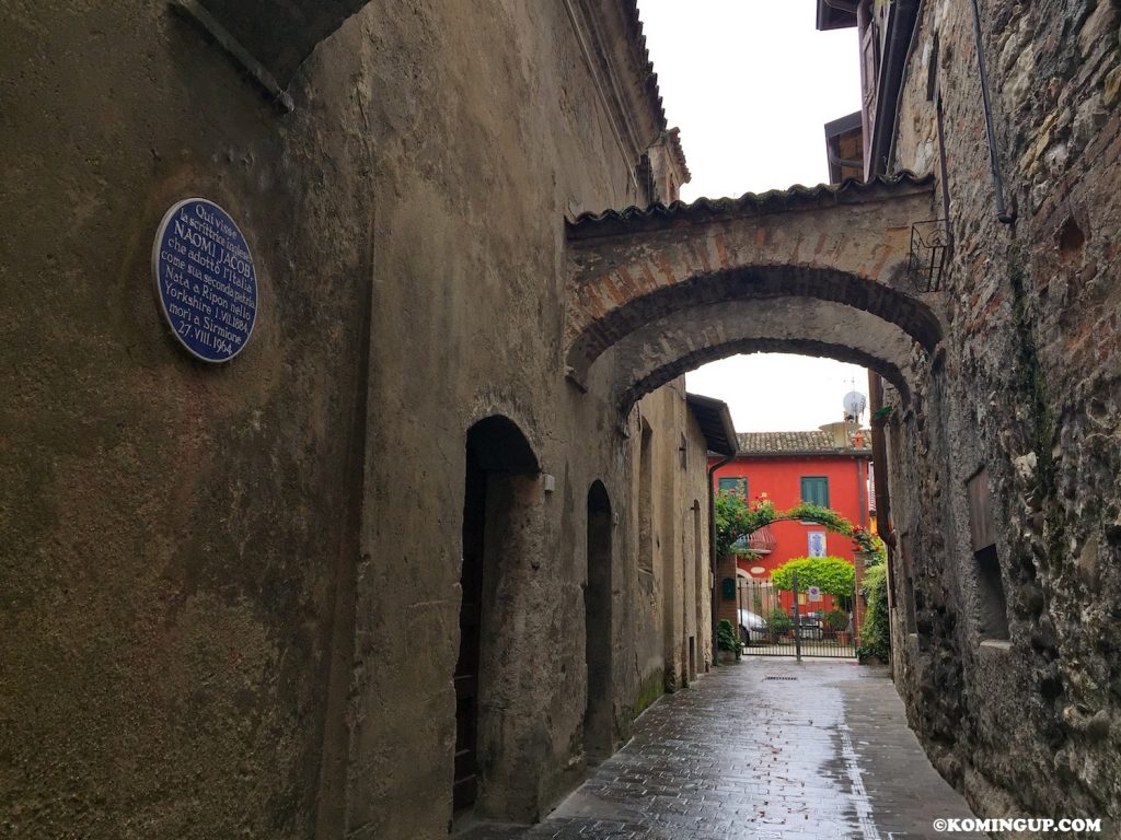 Carnet de voyage d'une parisienne en Italie du nord lac de garde ruelle sirmione