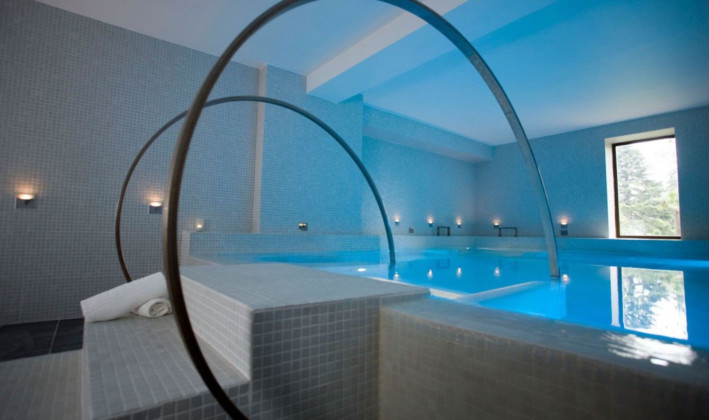 Spa Sisley Hôtel Baumanière baux de provence france piscine interieure