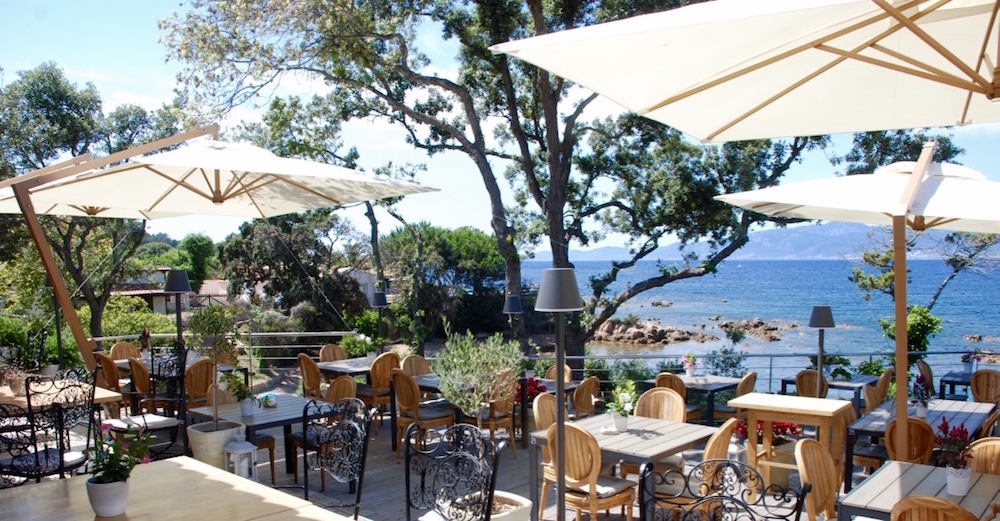 Cala-Verghia-maison-hôtes-de-luxe-ajaccio-corse-terrasse-restaurant-2