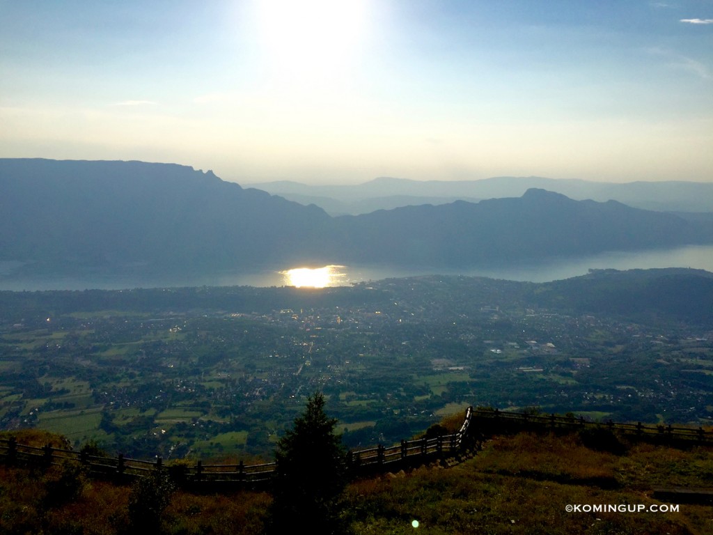 Aix-les-bains-riviera-des-alpes-vue-panoramique-lac-du-bourget