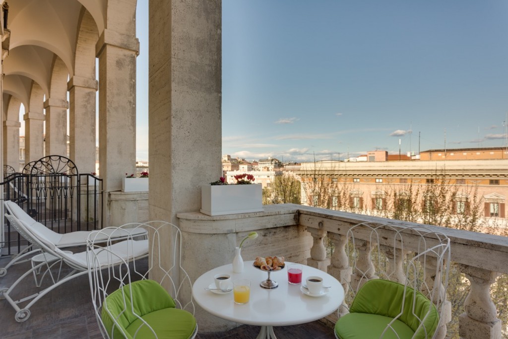 Grand-Hotel-Palace-cinq-etoiles-rome-terrasse-petit-dejeuner