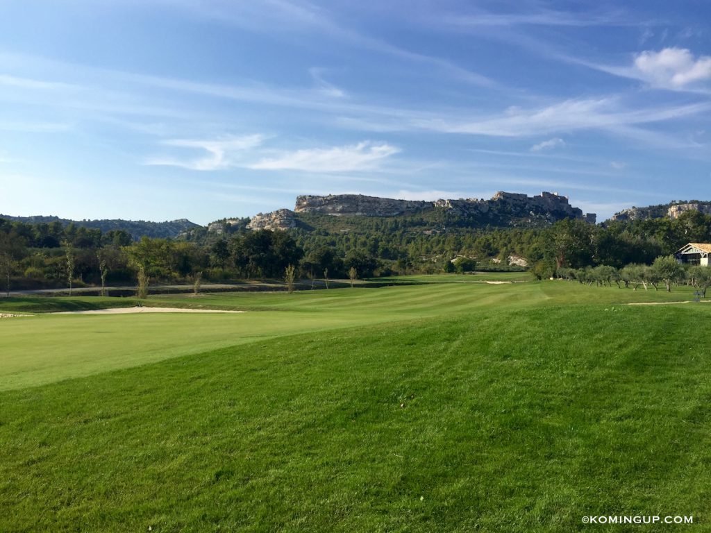 le-domaine-de-manville-hotel-cinq-etoiles-les-baux-de-provence-golf-vue-sur-le-village-des-baux-de-provence