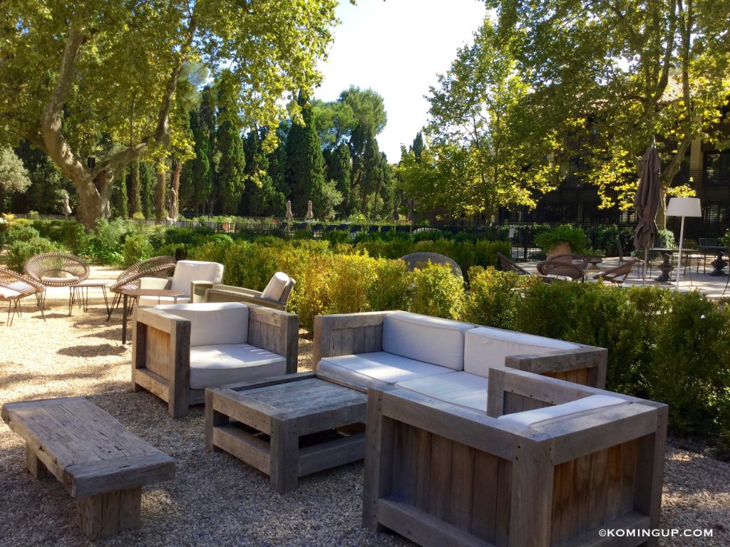 le-domaine-de-manville-hotel-cinq-etoiles-les-baux-de-provence-terrasse-bar