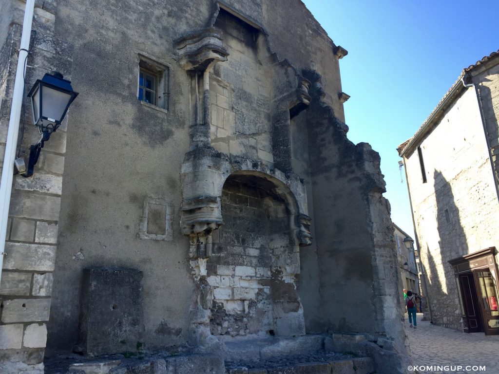 les-baux-de-provence-entree-du-village-2