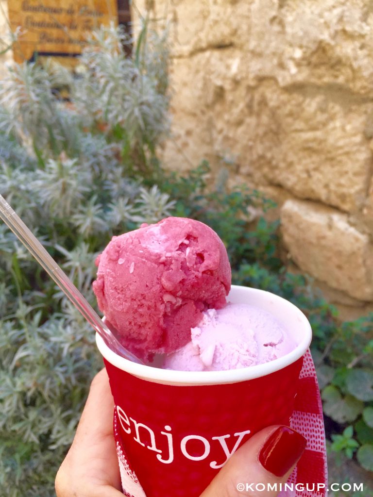 les-baux-de-provence-glace-lavande-violette-pe%cc%82che-de-vigne