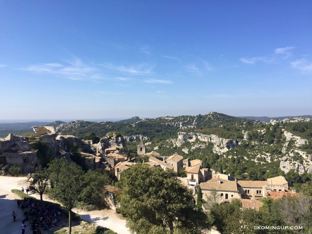 vue-du-village-des-baux-de-provence-dans-les-alpilles