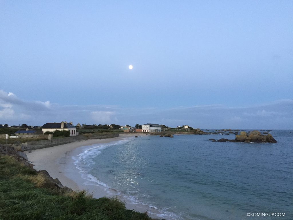 hotel-de-la-mer-brignogan-plage-cote-des-legendes-finistere-nord-bretagne-pleine-lune