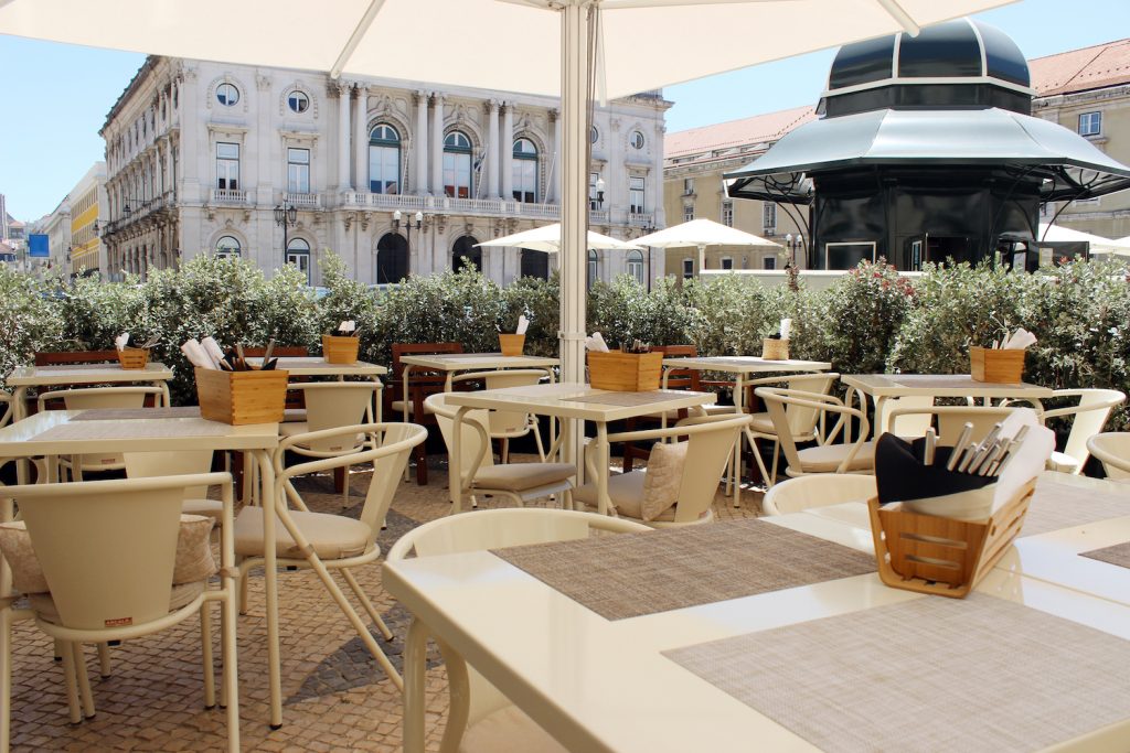 alma-lusa-boutique-hotel-lisbonne-restaurant-terrace-exterieur