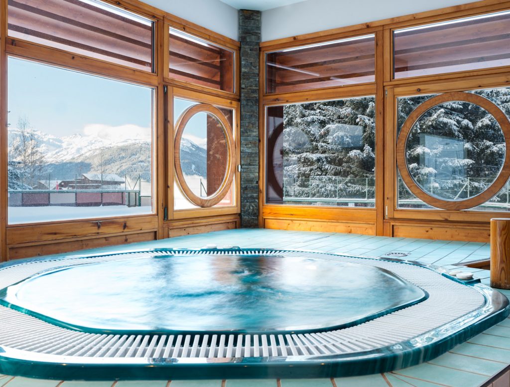 club-jet-tours-les-arcs-1800-jacuzzi