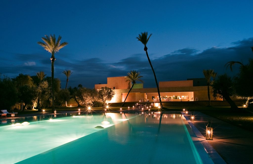 dar-sabra-marrakech-palmeraie-piscine-la-nuit