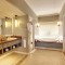 outrigger-mauritius-resort-spa-ile-maurice-salle-de-bains-suite-junior-by-koming-up