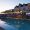 farol-design-hotel-cascais-portugal-coucher-de-soleil-au-bord-de-la-piscine-by-komingup