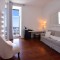 farol-design-hotel-cascais-portugal-salon-suite-vue-mer-by-komingup