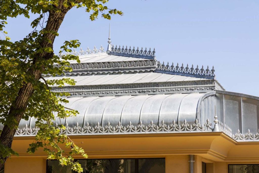 La villa Saint-Ange hôtel cinq étoiles Aix en Provence toit en zinc